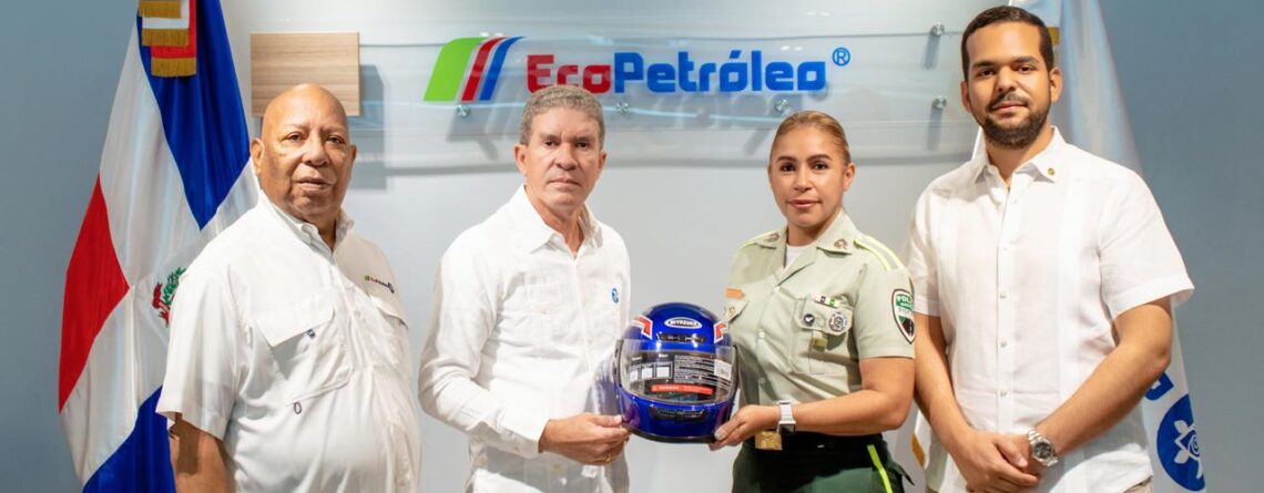 Donación de cascos a la digeset