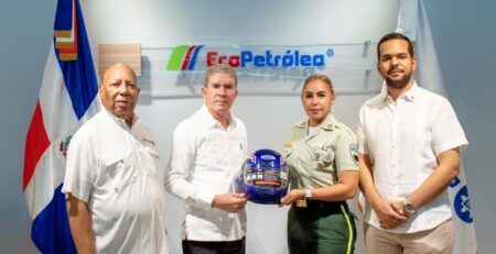 Donación de cascos a la digeset